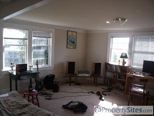 3rd image of 3257 Fuhrman Ave E