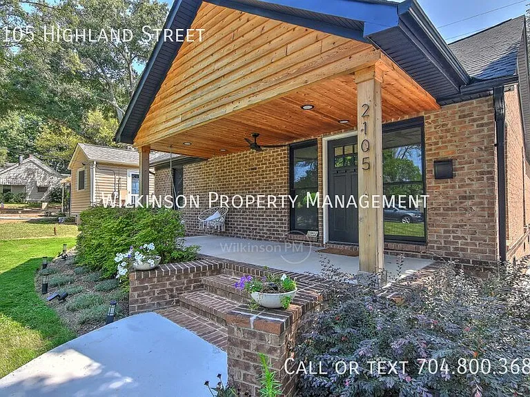 2105 Highland St — Photo 1