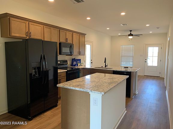 3rd image of 102 Hardwicke Ct