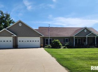 283 Cragmor Dr, Clinton, IA 52732