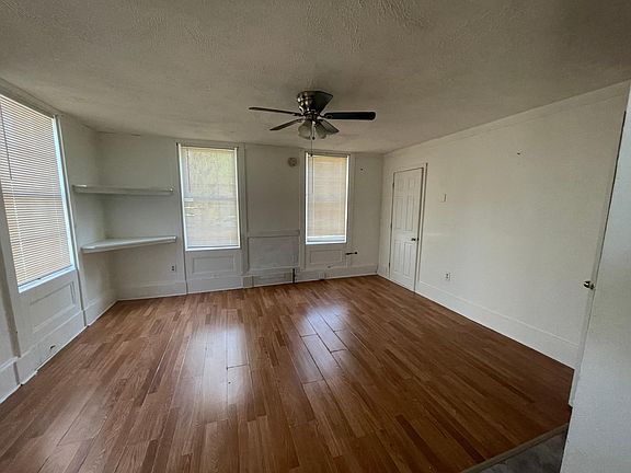 2nd image of 10 Auburn St APT 4