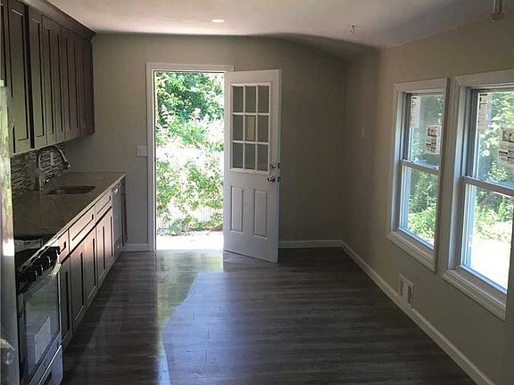 5th image of 160 Sugarwood Ln