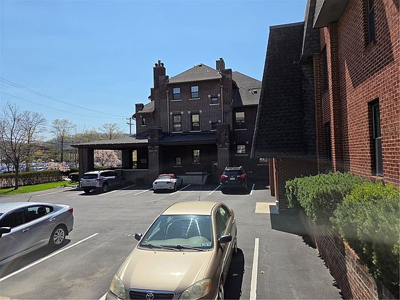 3rd image of 701 4th St APT 2