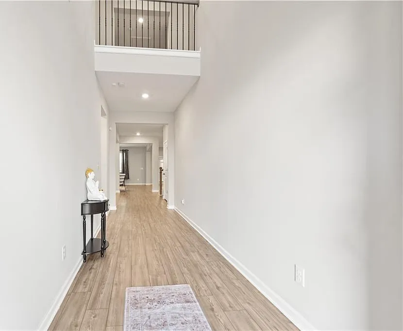 6 bed, 3721 sqft, $2,900 — Photo 4