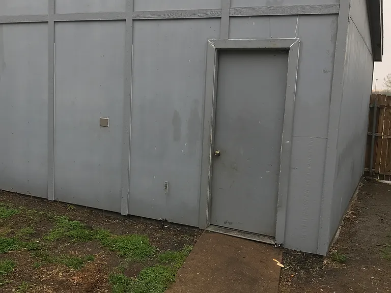 1121 Houston Dr — Photo 19