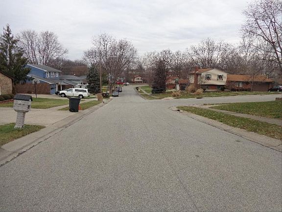4th image of 2483 E Highwood Dr