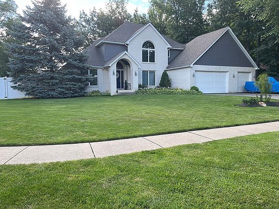 2nd image of 785 Blossom Dr