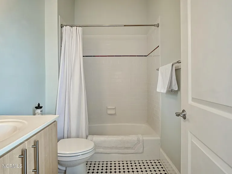 715 N 4th St #302 — Photo 22