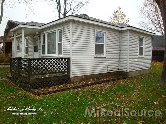 2nd image of 207 Bristol St N