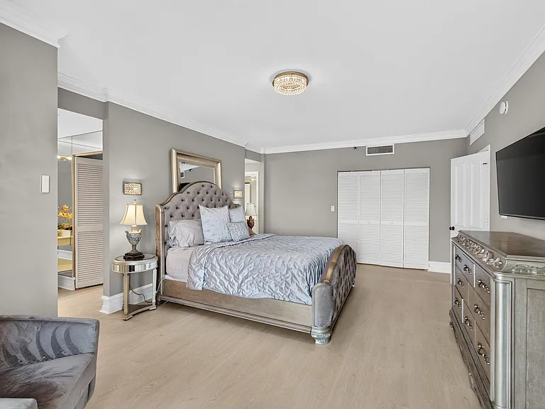 300 SE 5th Ave #6160 — Photo 19