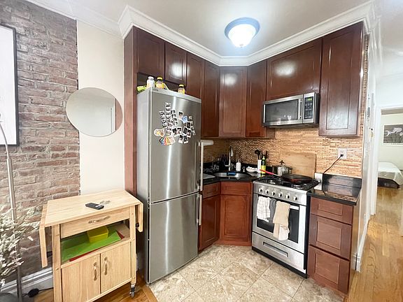 5th image of 410 W 51st St #403