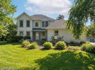 8824 Laird Dr, Stroudsburg, PA 18360