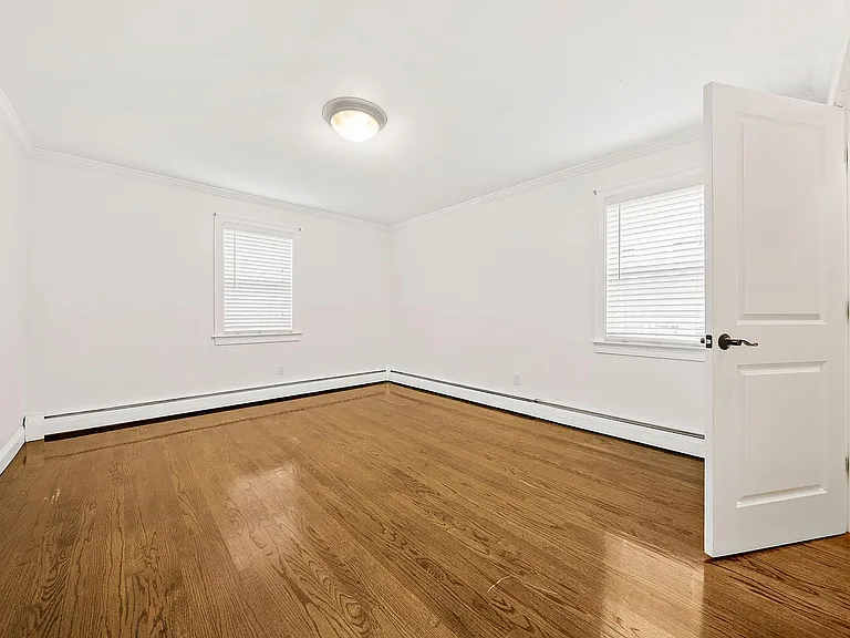 71 Oxford Ave #3 — Photo 10