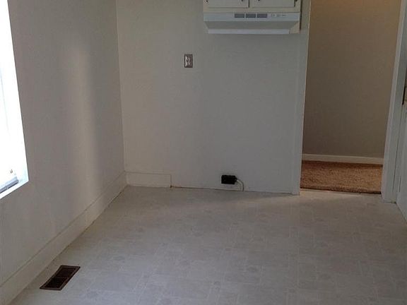5th image of 16 Calumet Ln