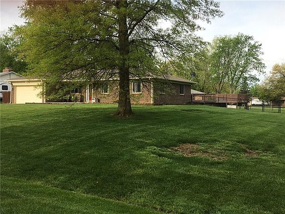 3rd image of 444 Poplar Dr