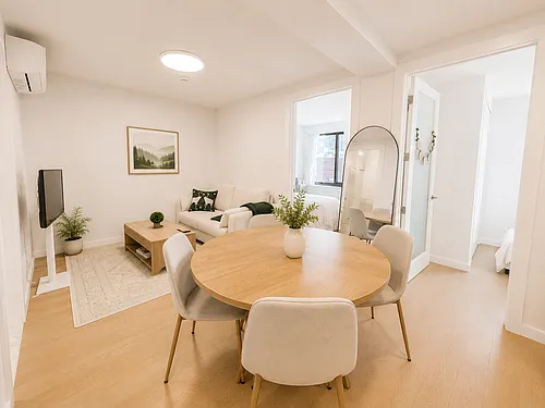 359 W 48th St #505 Photo 1