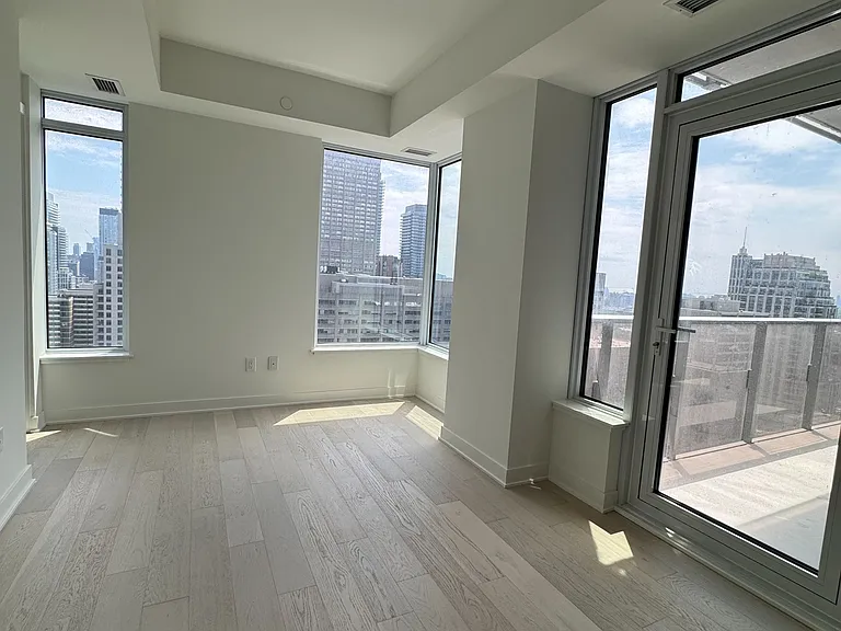 11 Yorkville Ave #2212 — Photo 7