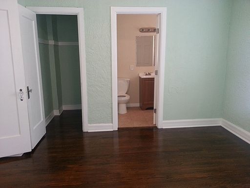 4th image of 1009 NE 21st St APT D