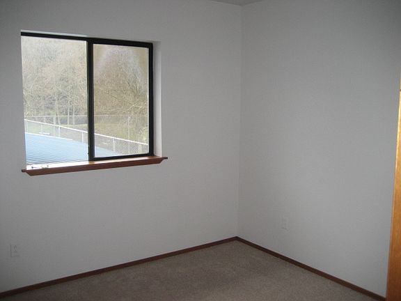 4th image of 570 NW Silver Meadow Ln