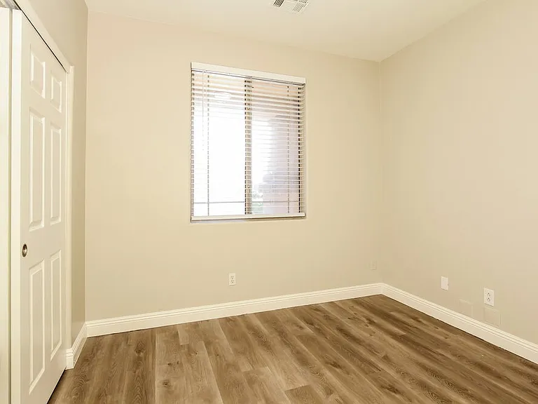 2122 S Edgewater — Photo 13