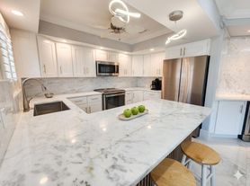 75 Venetian Dr