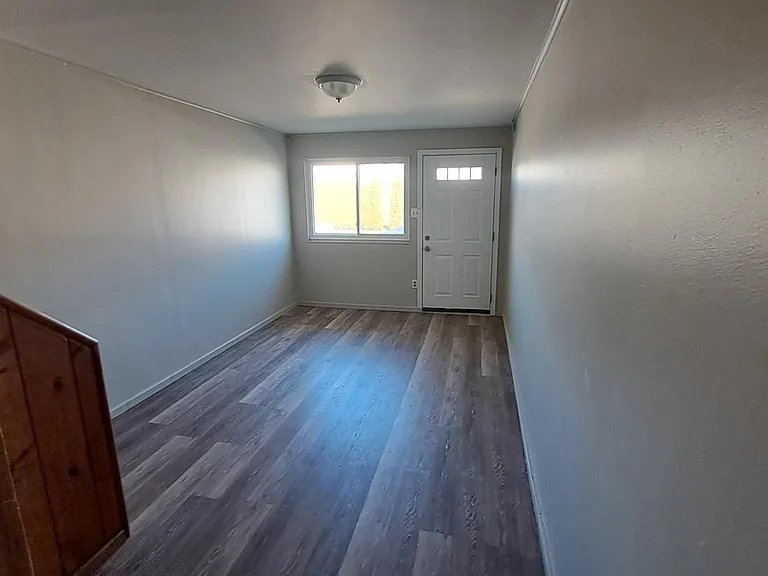 740 E Green St — Photo 4