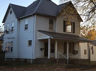 220 E 4th St, Flora, IL 62839