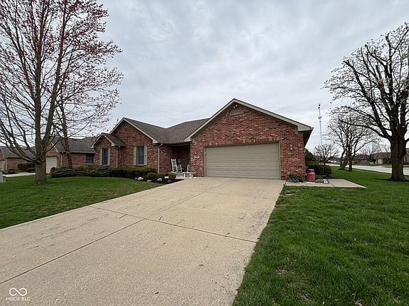 2nd image of 1066 Woodridge