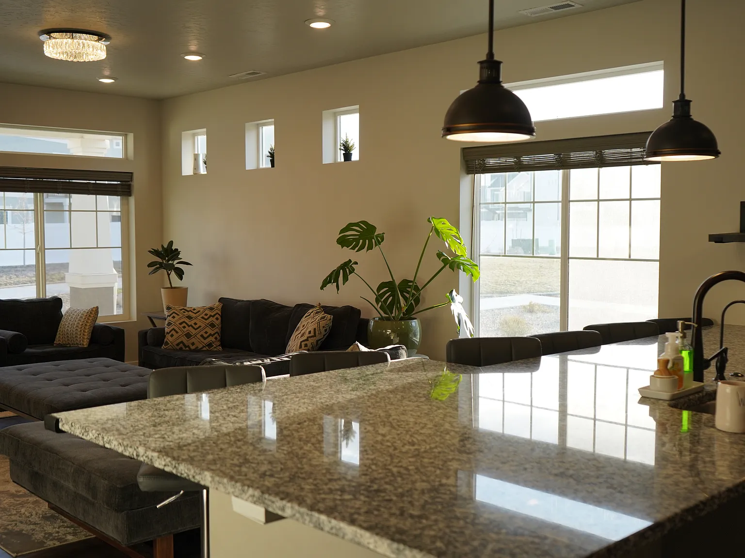 3 bed, 2.5 bath, 1453 sqft, $2,200 — Photo 2