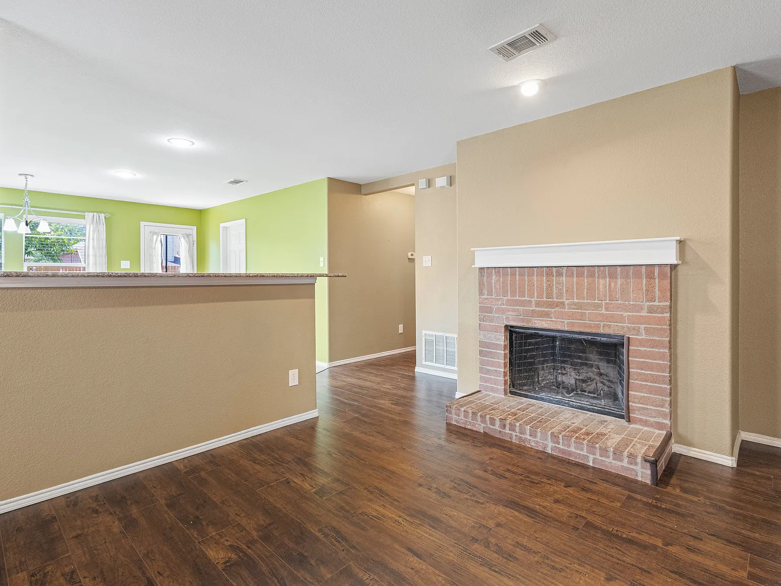3 bed, 1660 sqft, $2,400 — Photo 3