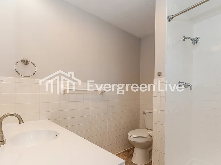 320 Blairwood Dr — Photo 11