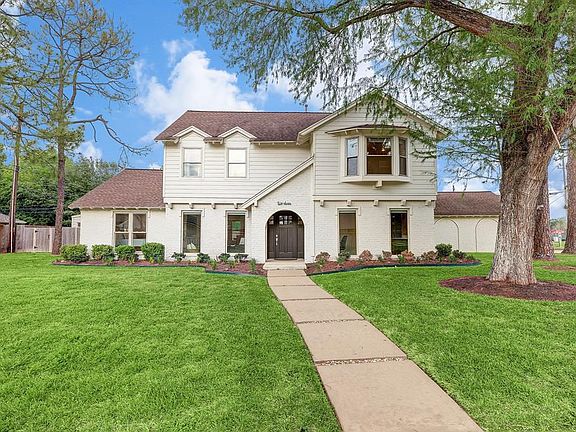 3rd image of 211 Blue Willow Dr