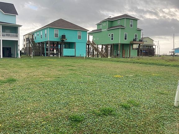 3rd image of 829 Eastview