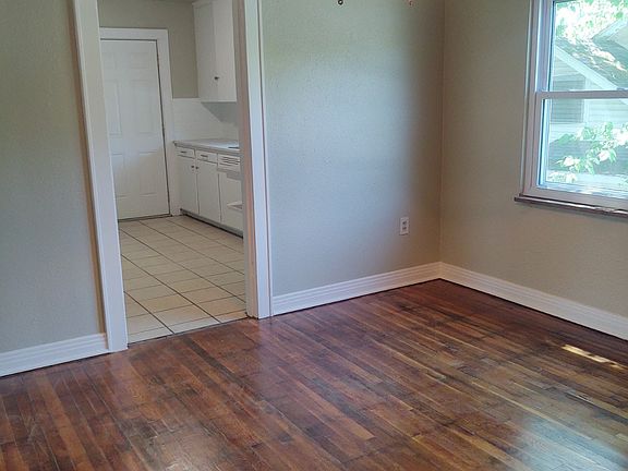 3rd image of 633 4th St Unit D