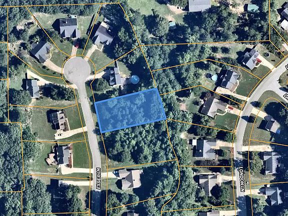2nd image of 112 Essex Ln