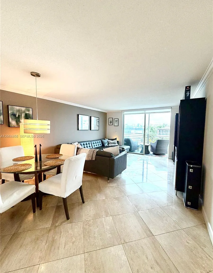 Eden Isles Condo Bldg G — Photo 1