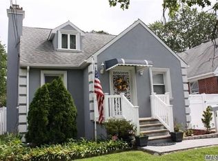 18 Jasper St, Valley Stream, NY 11580