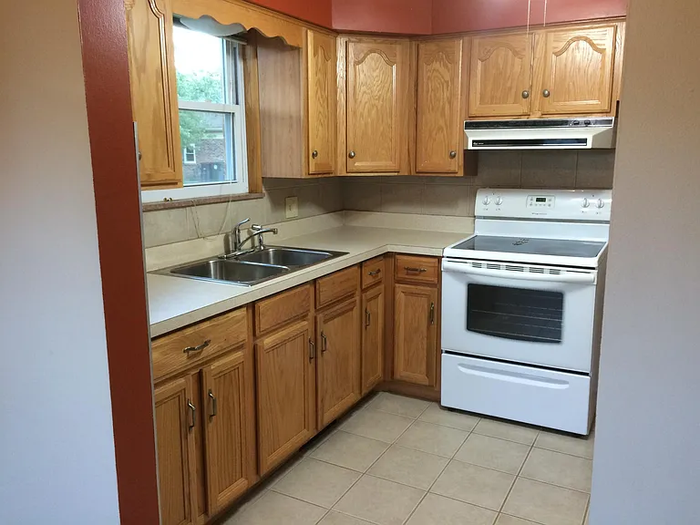 247 Schrop Ave — Photo 2