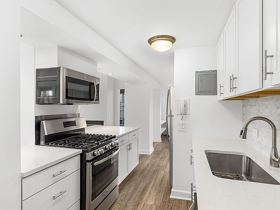 5th image of 420 E 80th St #Penthouse