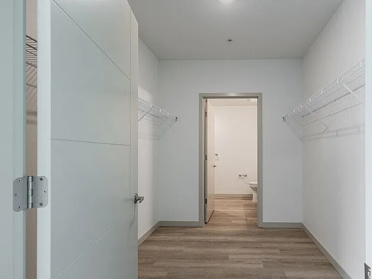 Luxury Unit 222 (2BR 2BA) Similar Units: 322, 422 *Unit features vary. Inquire with our leasing office to schedule a tour!