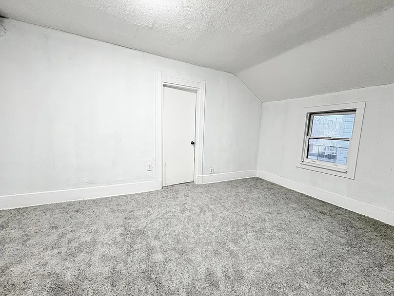 557 Austin St — Photo 20