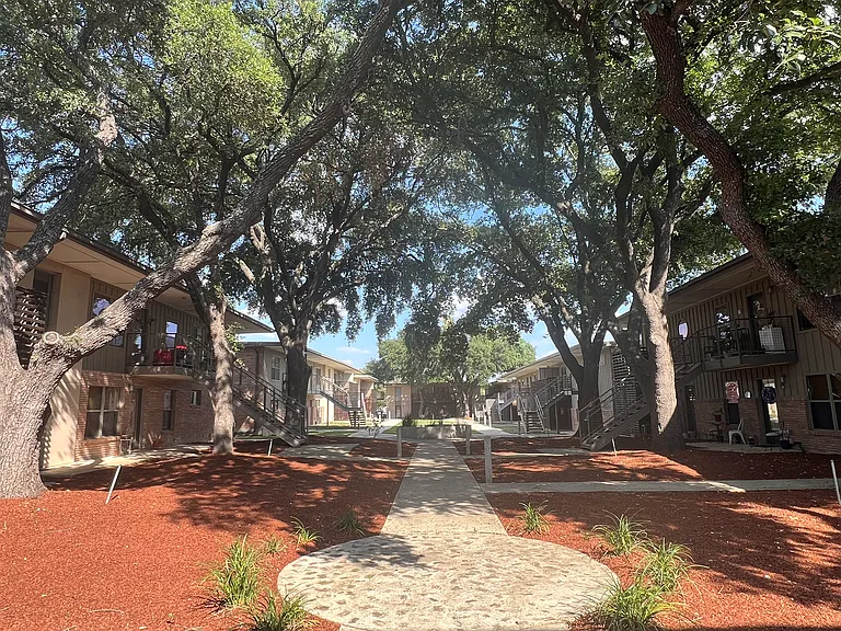 Dot Commons Apartments — Photo 28