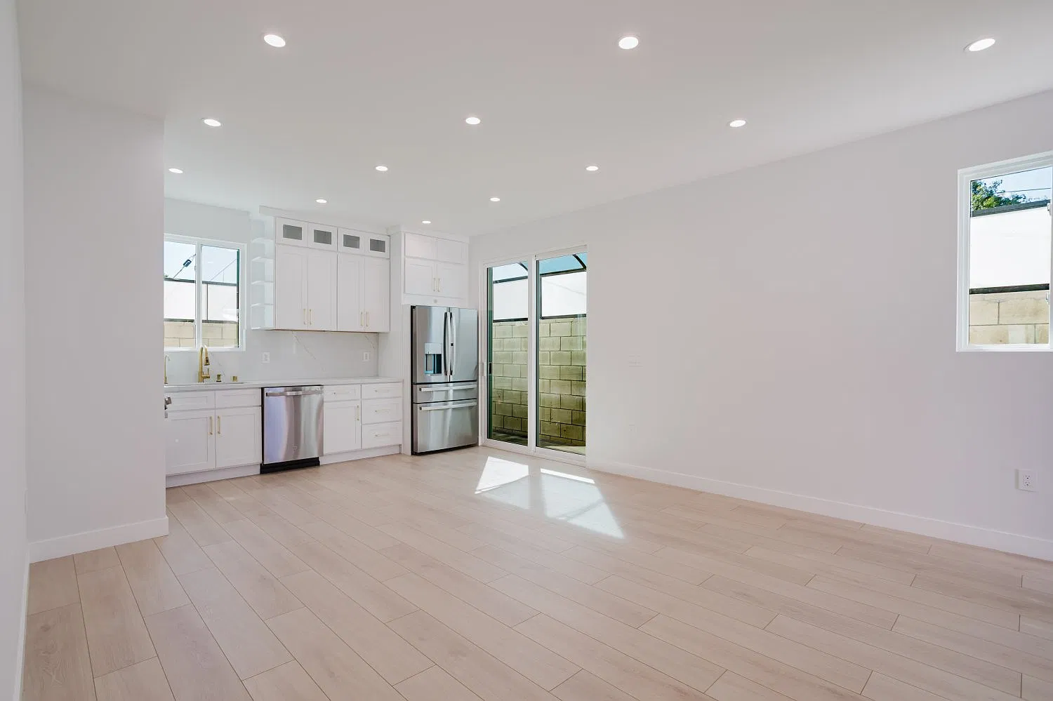 3 bed, 1200 sqft, $4,000 — Photo 2