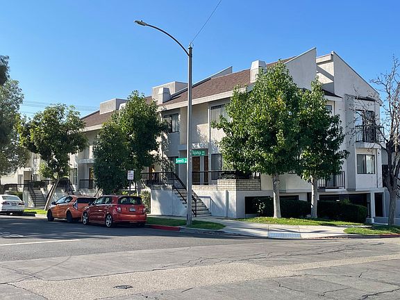 2nd image of 638 E Tujunga Ave APT F
