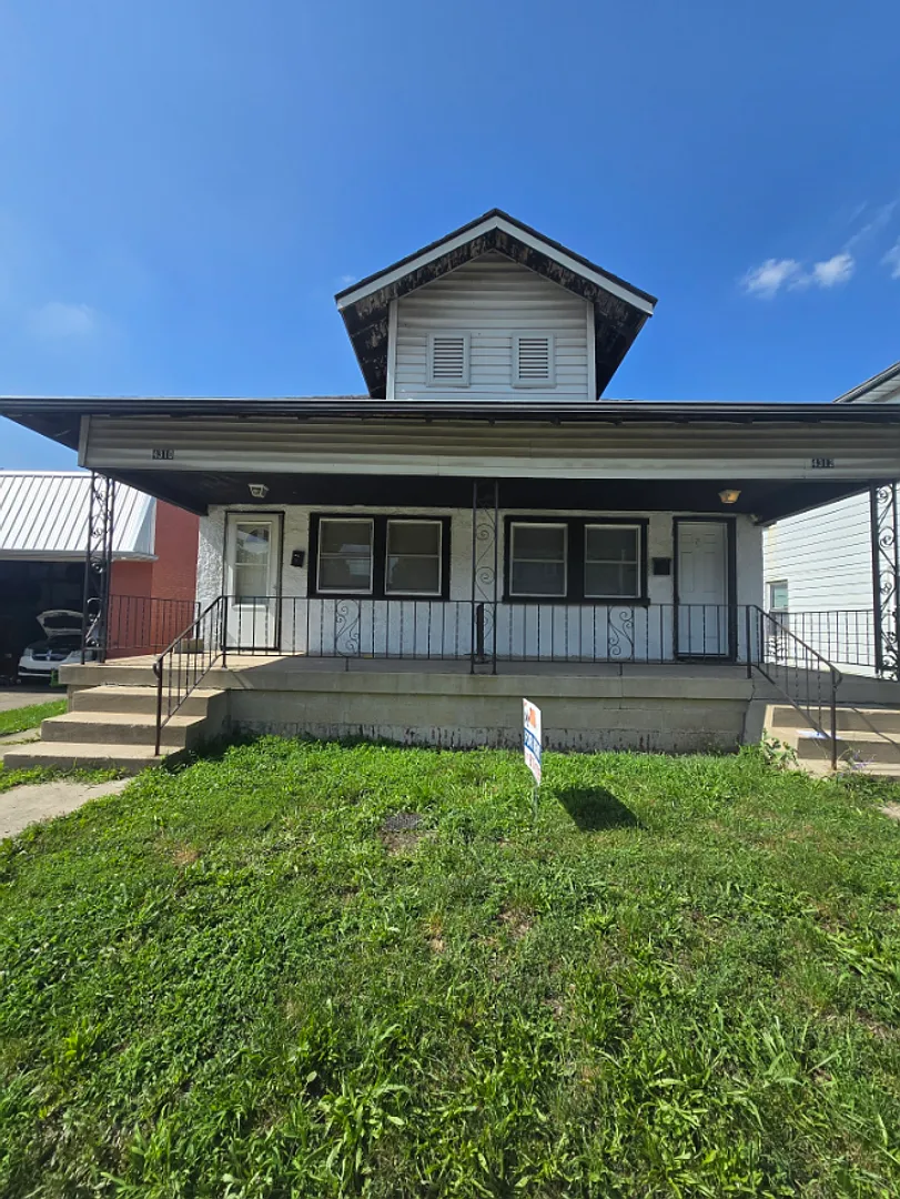 Spacious One Bedroom Duplex Near E. Michigan and Emerson — Photo 1
