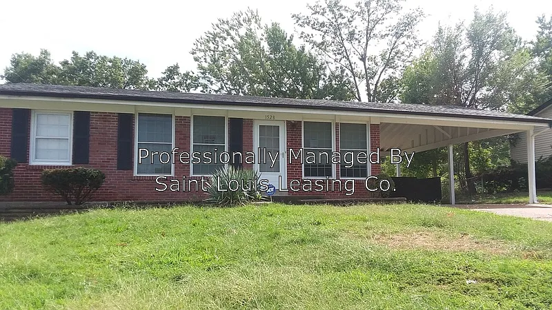 1528 Hudson Rd photo 1