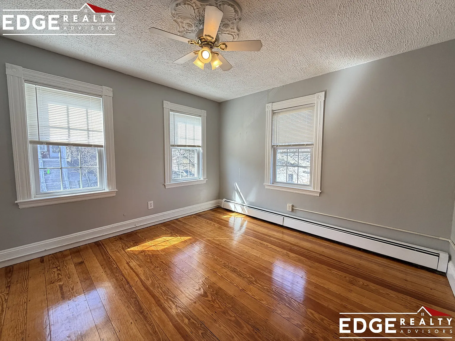 4 bed, 2000 sqft, $4,400 — Photo 2