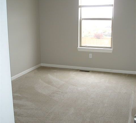 4th image of 612 NW Scenic Ln