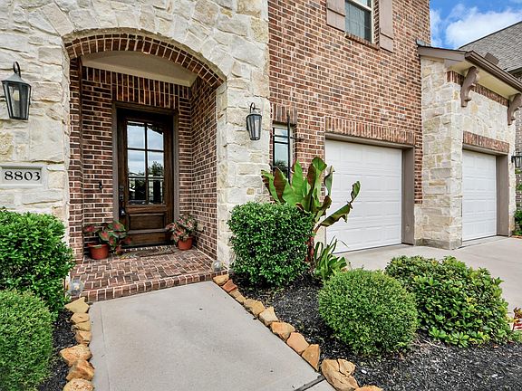 5th image of 8803 Autumn Pine Dr