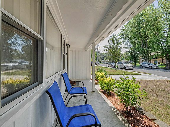 5th image of 49 Chapman Blvd